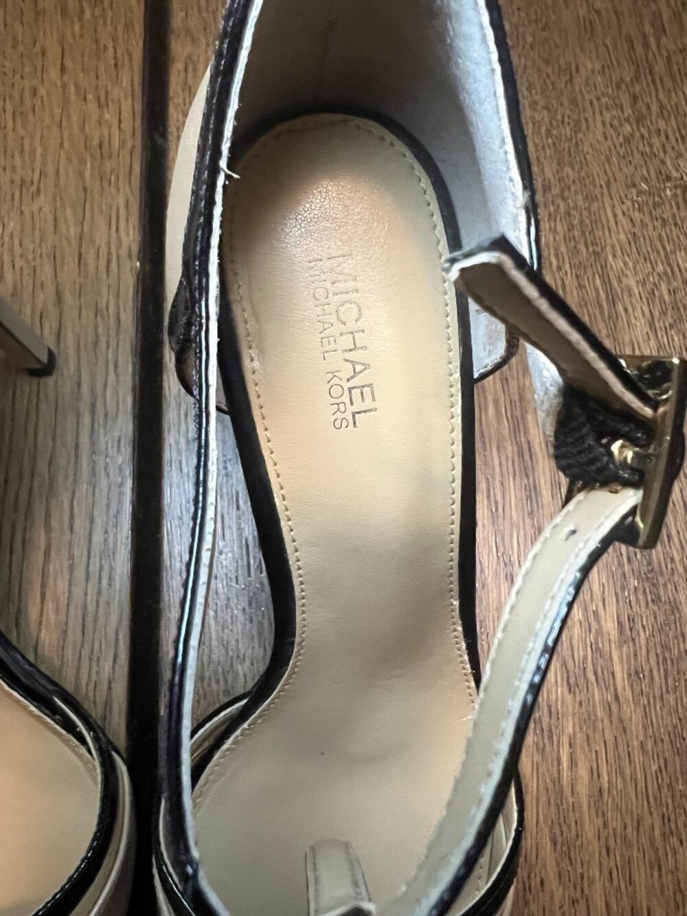 Michael Kors T-Strap Heels Size 8M Nude Black Patent Pointed Toe Pumps - Picture 4 of 13